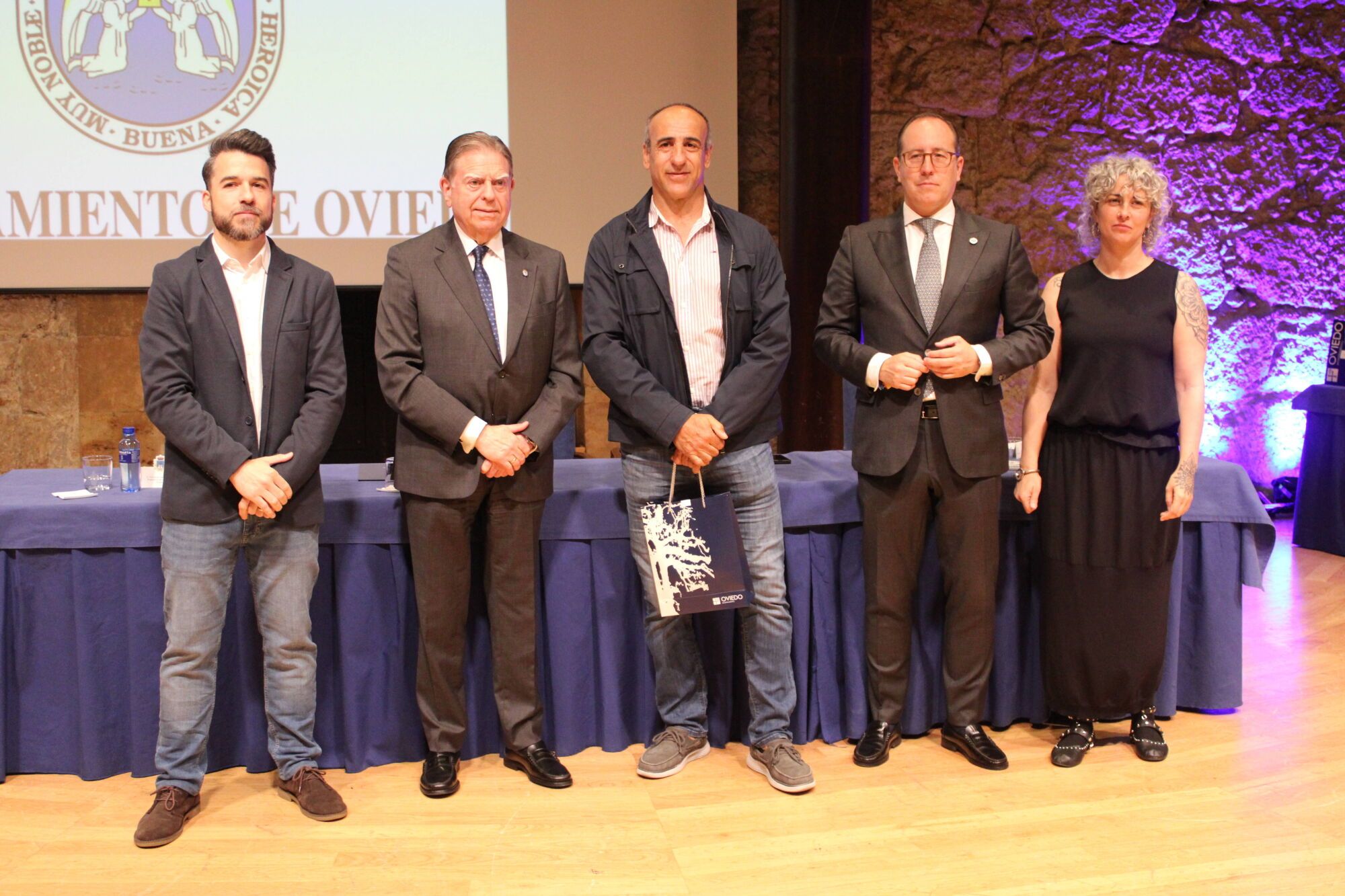 Acto institucional Santa Rita Hora: 11:00 Lugar: Oviedo, Sala de Cámara del Auditorio Príncipe Felipe Descripción: Homenaje a los trabajadores municipales jubilados y a quienes cumplen 25 y 40 años de servicio en el Ayuntamiento.