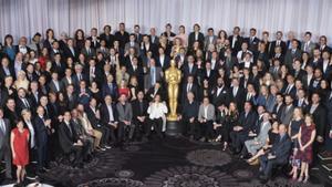 Los nominados a los Oscar posan para la foto de familia durante el tradicional almuerzo para los candidatos en el Hotel Beverly Hilton, de Beverly Hills. 