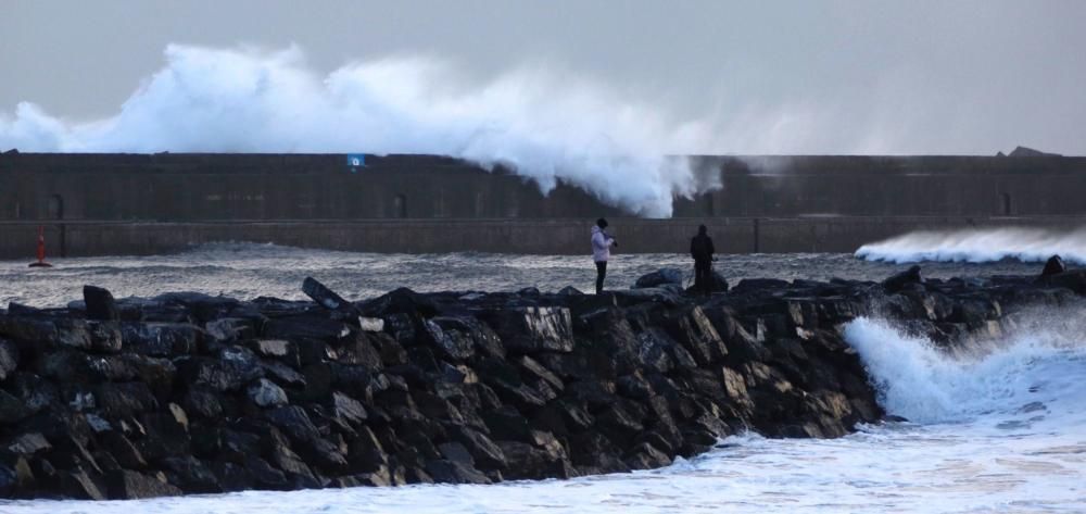 Temporal de viento y oleaje en Asturias