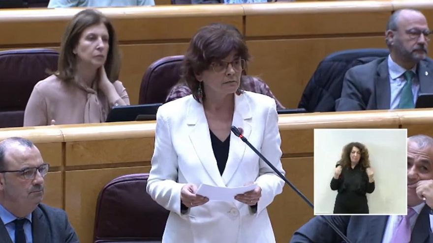VÍDEO: El presidente del Senado confunde el acento con idioma gallego: &quot;Siga usted en castellano&quot;