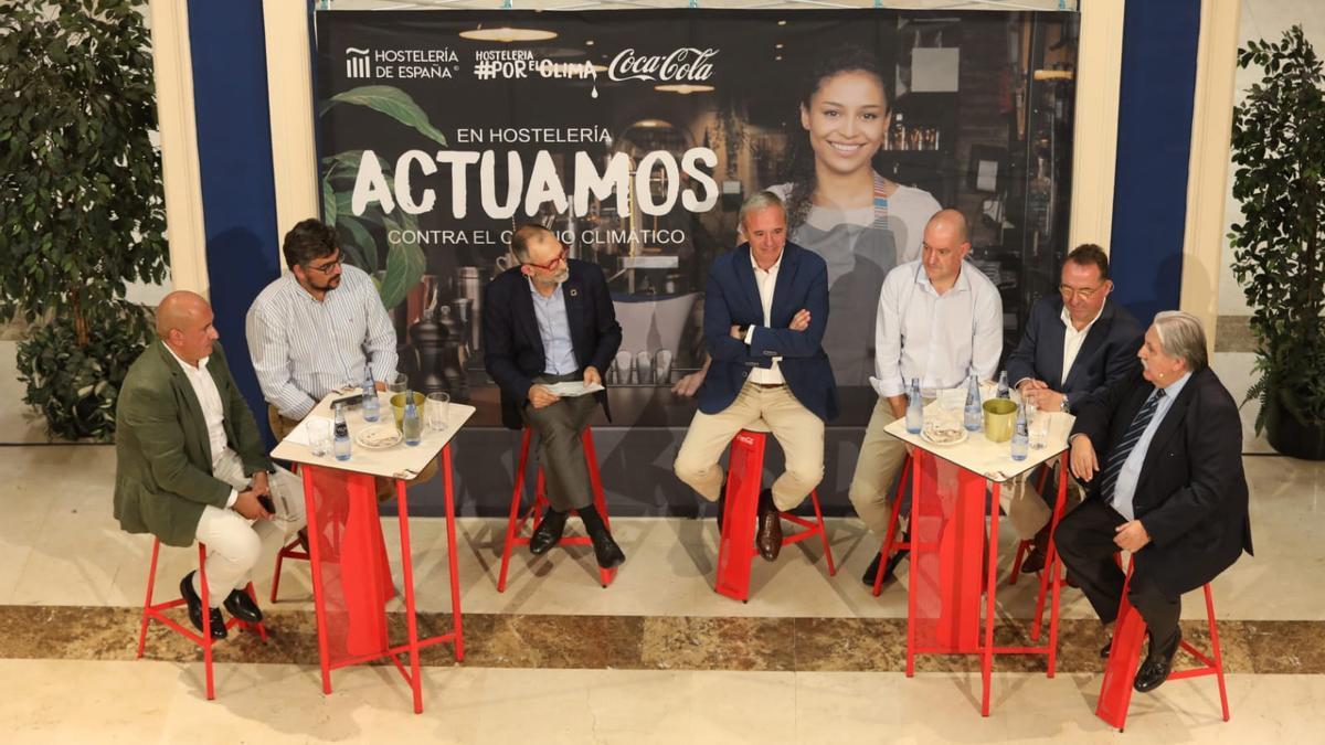 Acto de presentación de los nuevos establecimientos adheridos al plan #HosteleríaPorElClima, un proyecto impulsado por Ecodes y Coca-Cola.