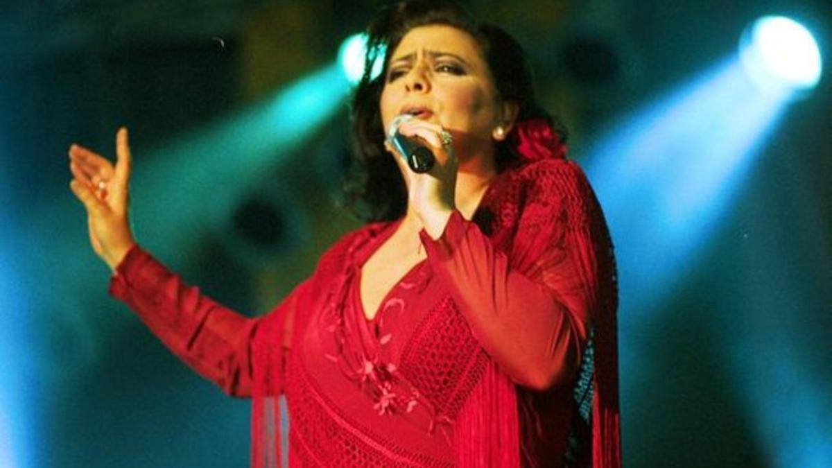 La cantante María del Monte, en Barcelona, durante la feria de Abril.