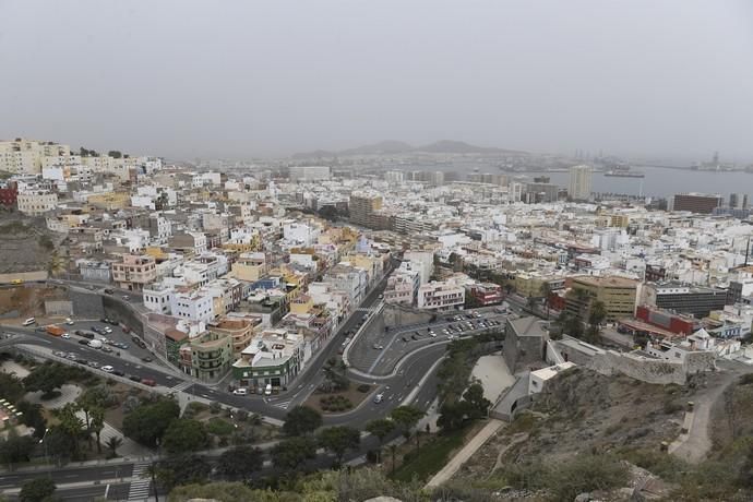 24-02-20 LAS PALMAS DE GRAN CANARIA. DIFERNETES LUGARES. LAS PALMAS DE GRAN CANARIA. METEOROLOGIA. Calima.    Fotos: Juan Castro.