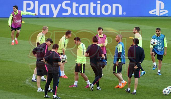 El FC Barcelona entrena en París el partido de Champions