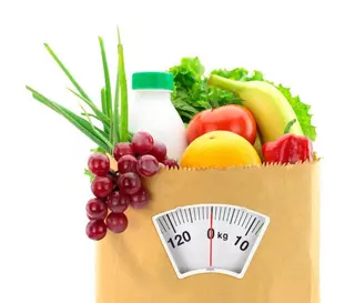 ¿Comer y cenar temprano adelgaza? Las claves para perder peso durante el día