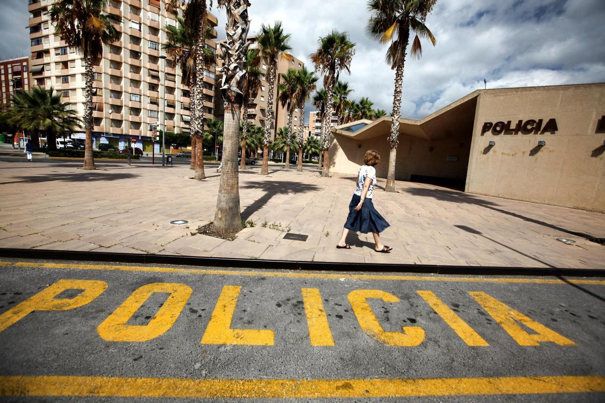 Los ocho policías locales de La Vila está denunciados por omisión del deber.