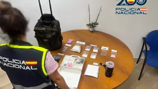 Detenido en Alicante un "vendedor ambulante" de drogas que llevaba un muestrario en un carrito
