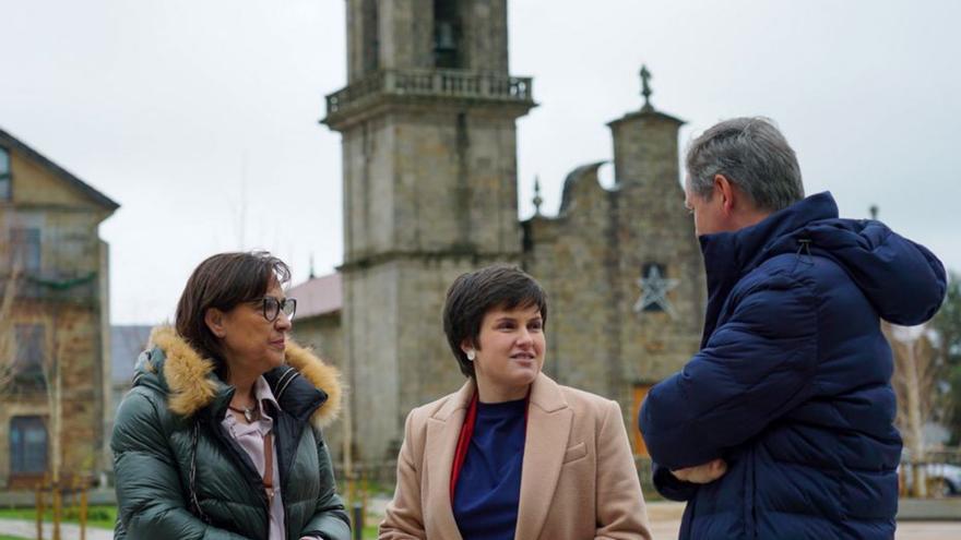 Maica Larriba, Ánxela Fernández y José Miñones, en O Rosal.