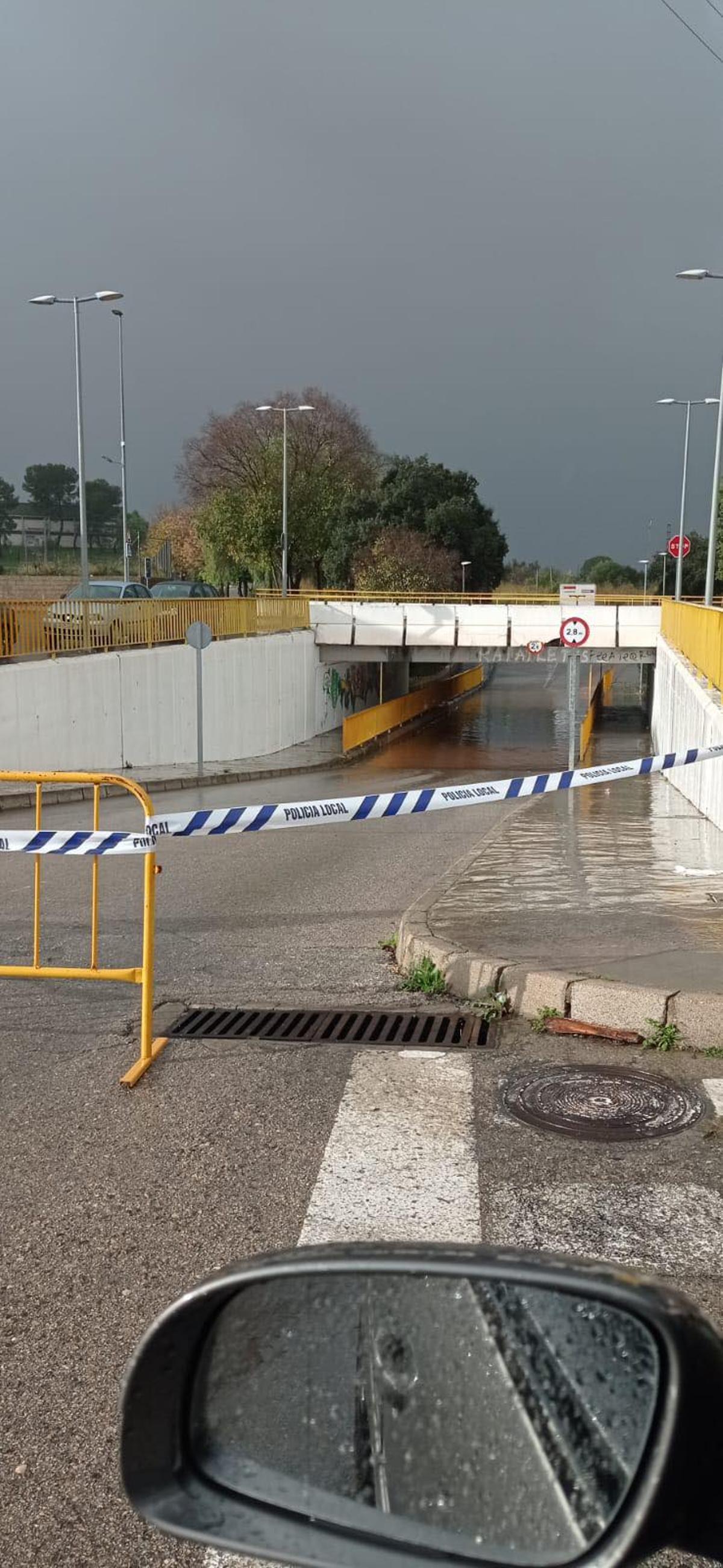 Paso inferior cortado en Alberic.