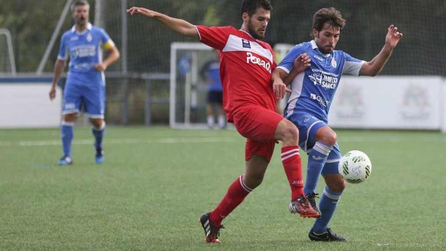 Una acción del partido entre el Covadonga y el Marino.