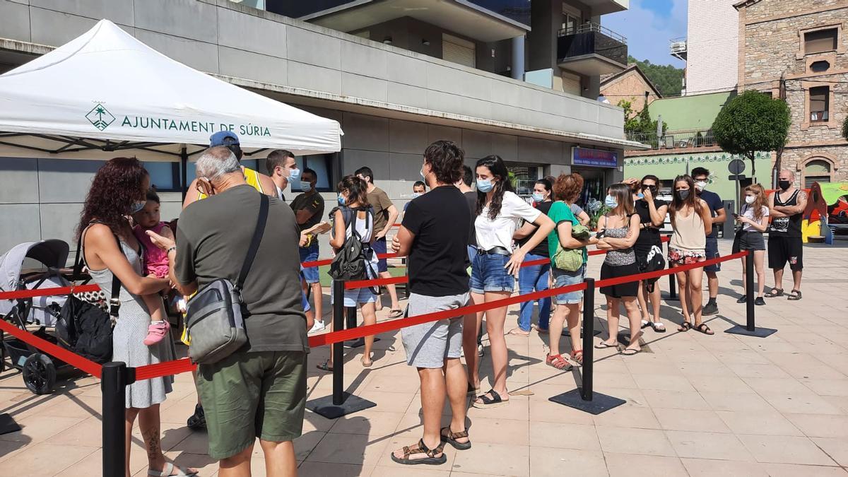 Cues al punt de vacunació exprés de Súria