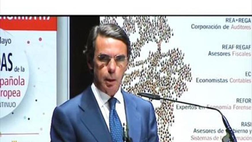 Aznar ataca ahora la estrategia de Rajoy en campaña