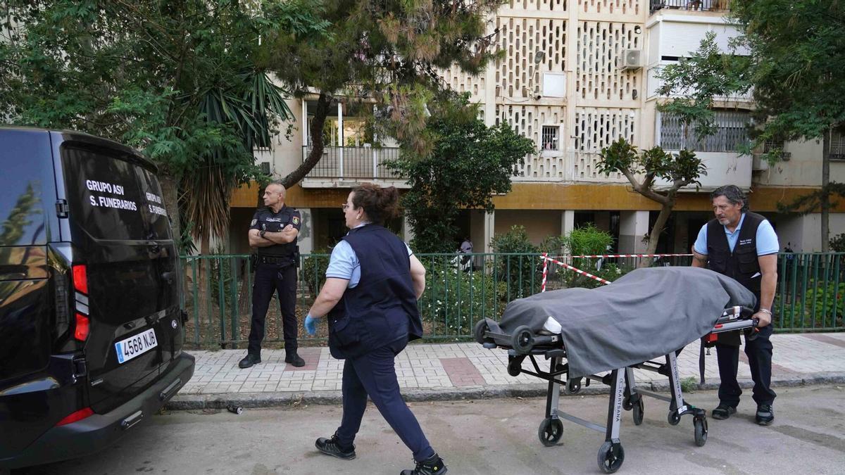 Un hombre mata a su mujer de un disparo en la barriada de Palma Palmilla.