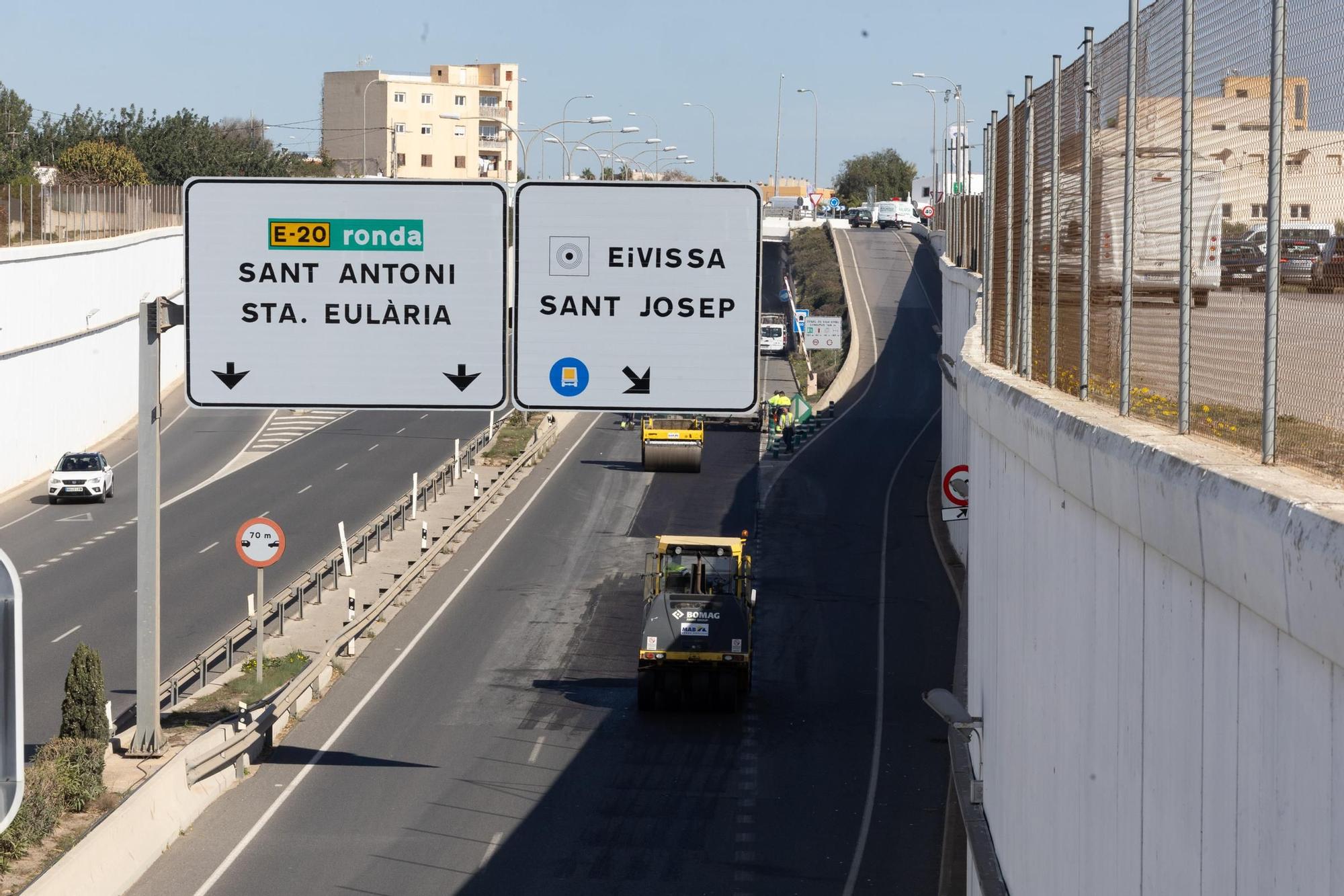 Galería: Atasco en la carretera del aeropuerto de Ibiza por las obras