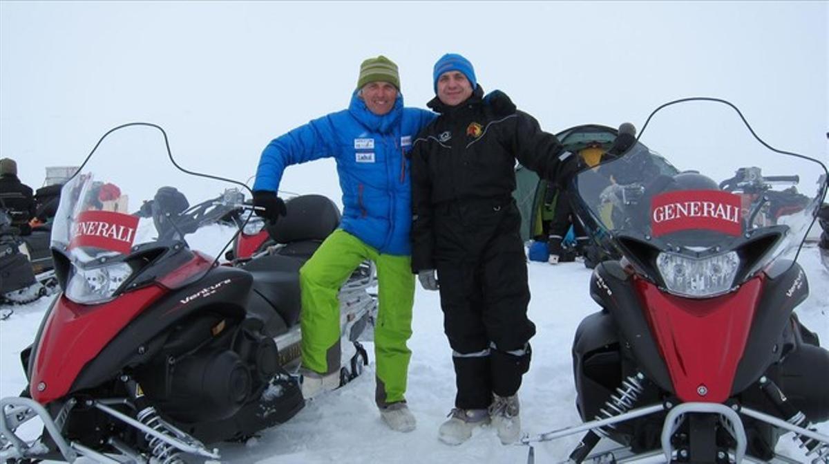 Jesús Calleja (esquerra) i José Mota, a les illes Svalbard (Noruega). Jesús Calleja (esquerra) i José Mota, a les illes Svalbard (Noruega).