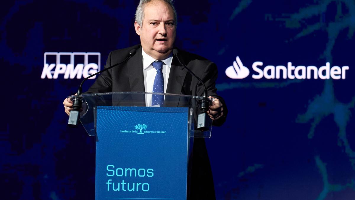 El ministro de Industria y Turismo, Jordi Hereu, interviene durante la inauguración del XXVII Congreso Nacional de la Empresa Familiar, en el Palacio de Exposiciones, a 21 de octubre de 2024, en Santander, Cantabria (España).