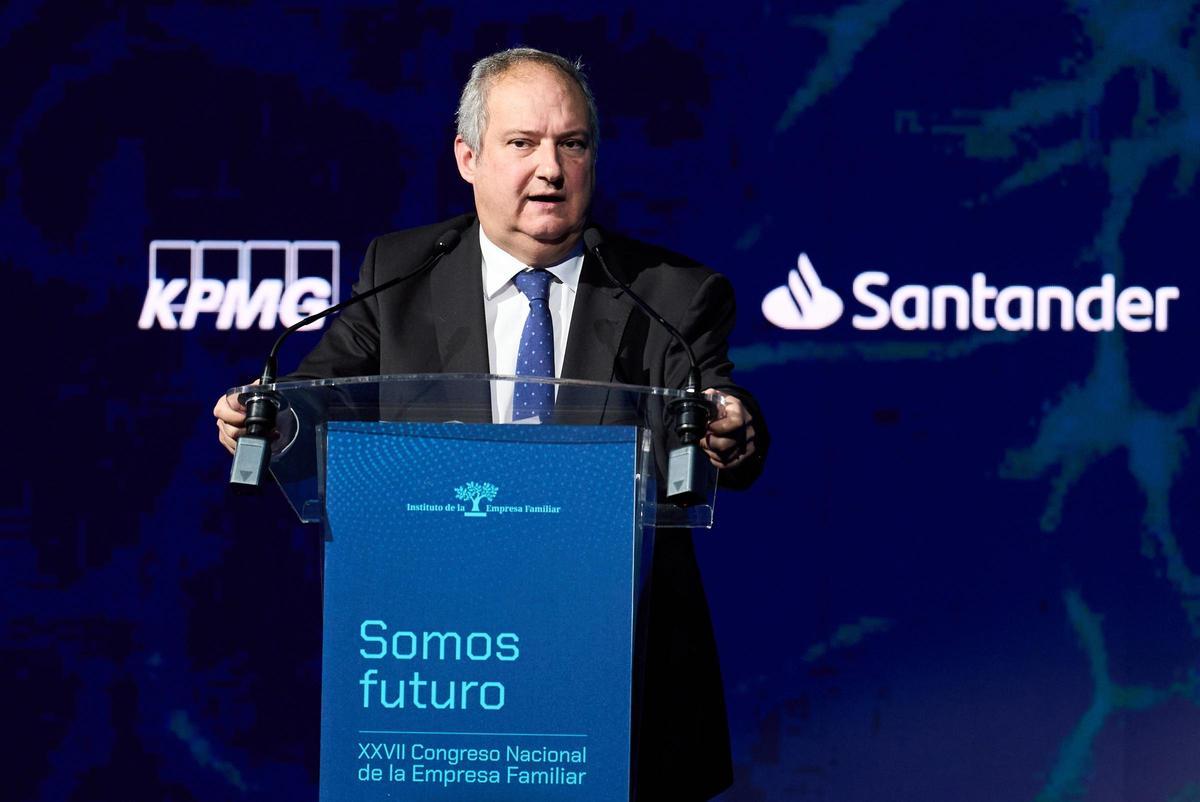 El ministro de Industria y Turismo, Jordi Hereu, interviene durante la inauguración del XXVII Congreso Nacional de la Empresa Familiar, en el Palacio de Exposiciones, a 21 de octubre de 2024, en Santander, Cantabria (España).