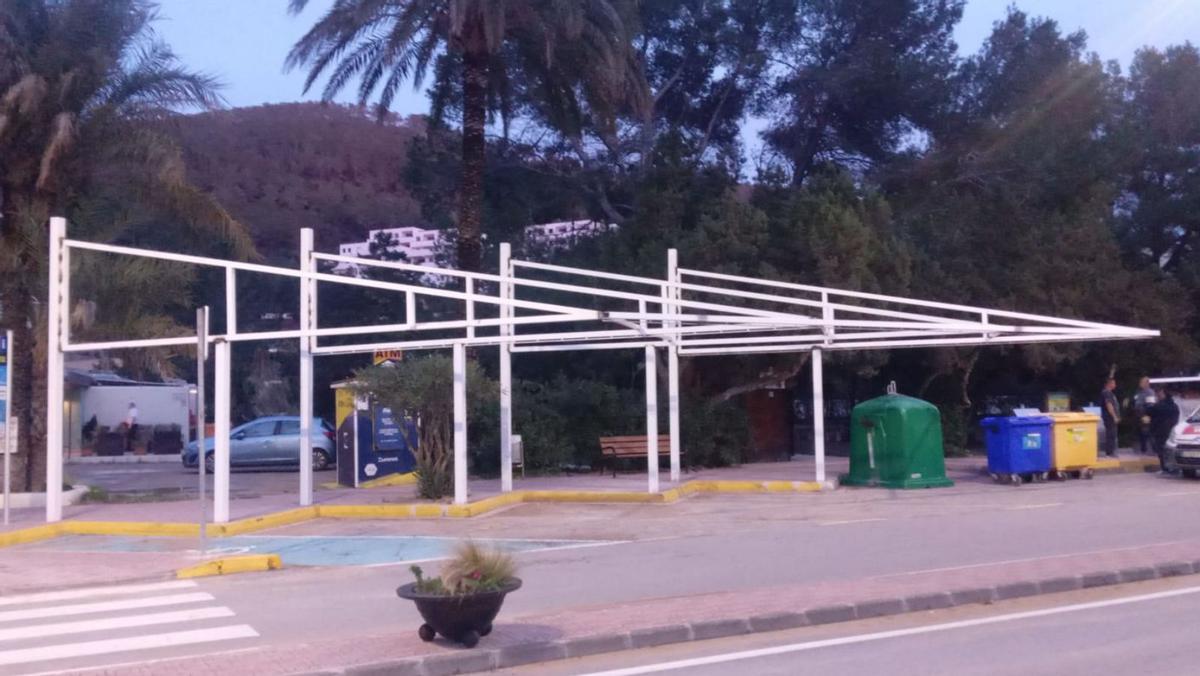 Instalación de zonas de sombra en las paradas de taxi.