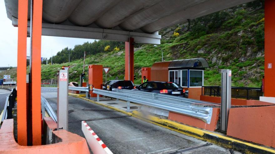 Óscar Puente da largas al rescate o el traspaso a Galicia de la AP-9: “No es sencillo”