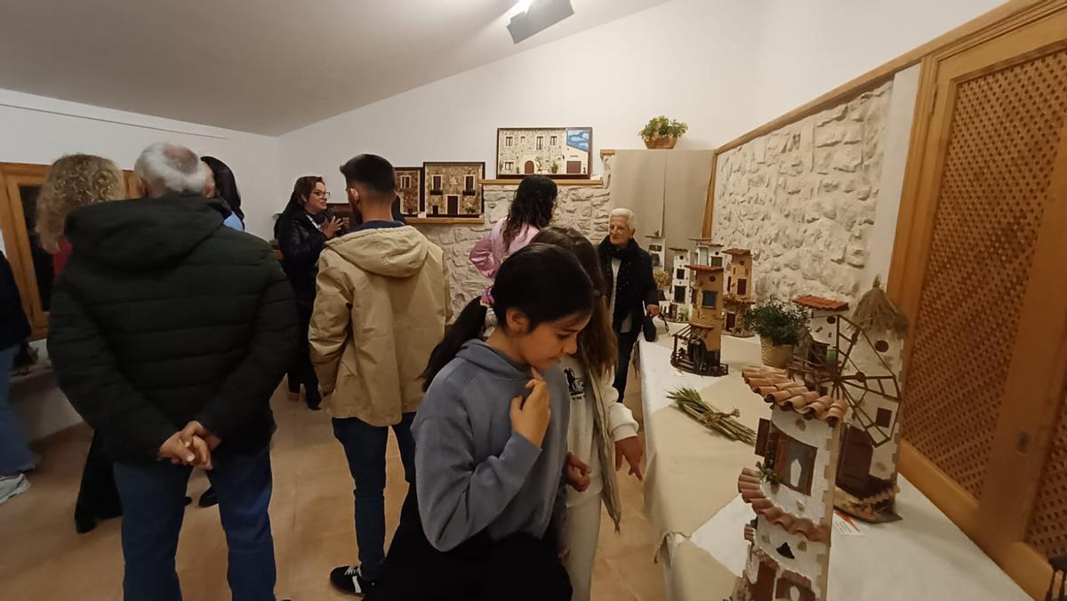 FOTOS | Las tejas convertidas en arte de Toni Mora de Santa Margalida, en  imágenes