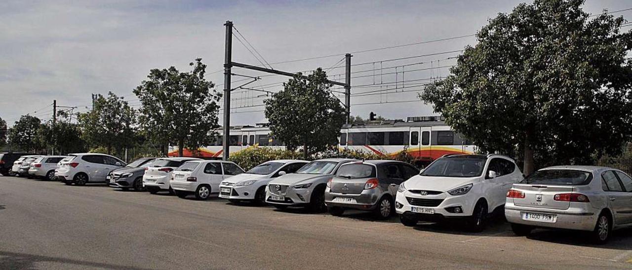 Aparcamiento disuasorio en MarratxÃ­ situado junto a la estaciÃ³n de ferrocarril.