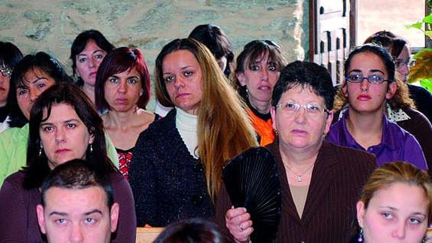 Un grupo de asistentes, la mayoría mujeres, durante una actividad organizada en Sanabria.