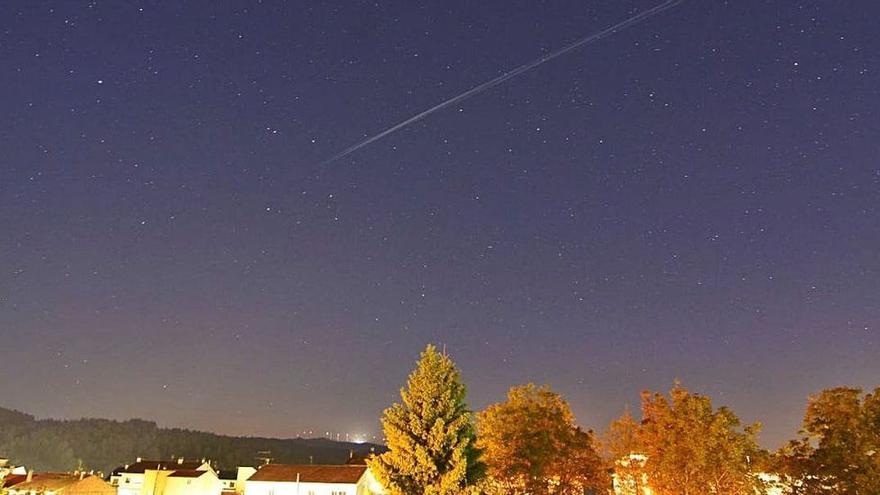 El hipnótico Starlink de Elon Musk brilla en el cielo de Galicia