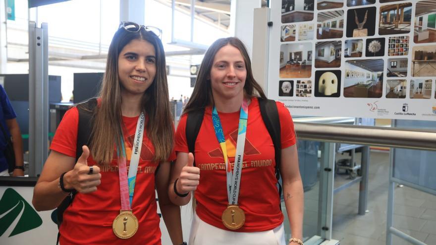 Así ha sido la llegada de Enith Salón y Alba Redondo a València