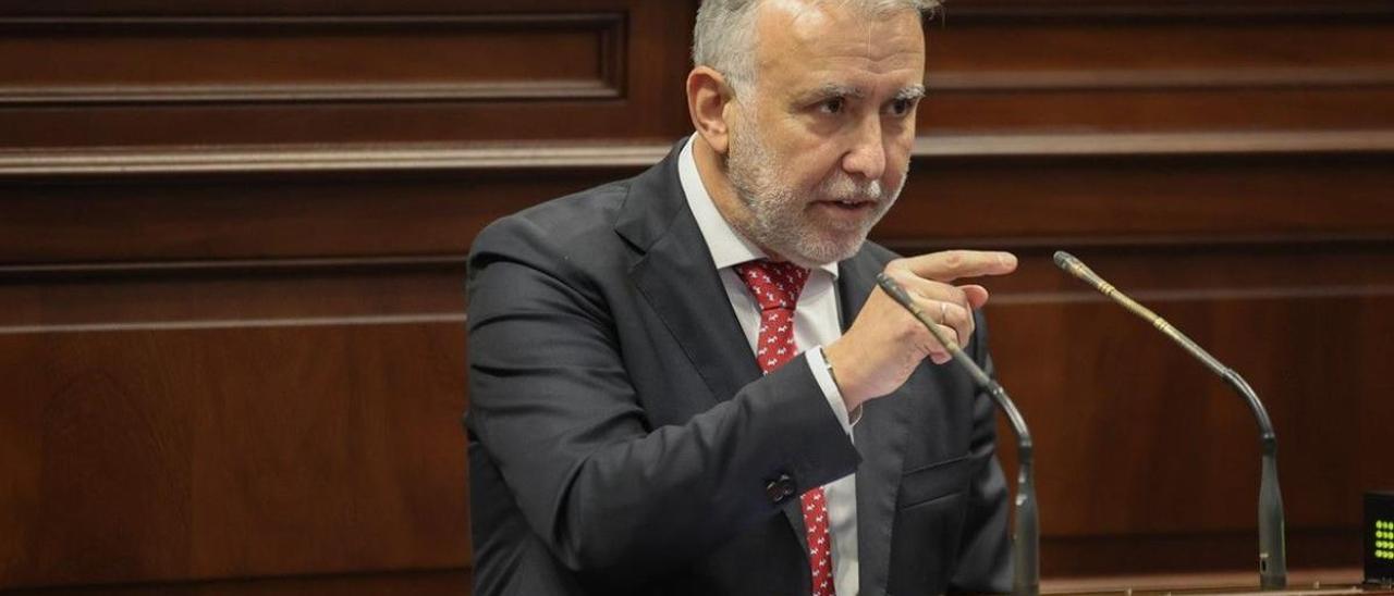 Ángel Víctor Torres, en el Parlamento.