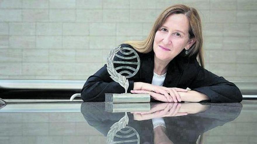 La escritora Luz Gabás, ganadora del Premio Planeta de este año, en Barcelona.