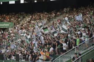 Ambientazo en el derbi veraniego: Elche y Hércules se juegan el Festa d'Elx
