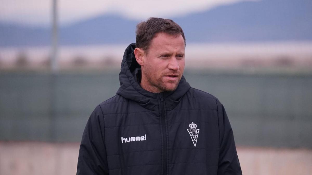 Mario Simón, durante un entrenamiento antes del encuentro ante La Nucía