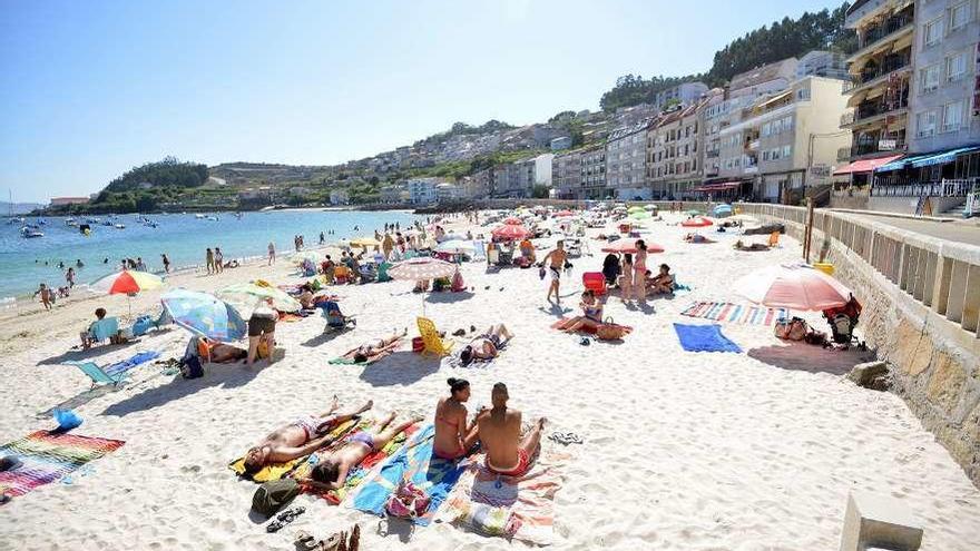 Playa de Xiorto en verano. // Gustavo Santos