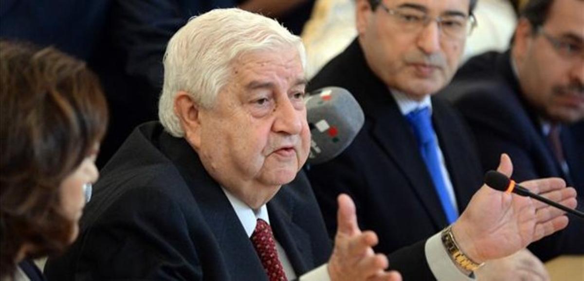 Ualid Muallem, ministre d’Exteriors, amb el seu homòleg rus (dreta), aquest dilluns a Moscou. Ualid Muallem, ministre d’Exteriors, amb el seu homòleg rus (dreta), aquest dilluns a Moscou.