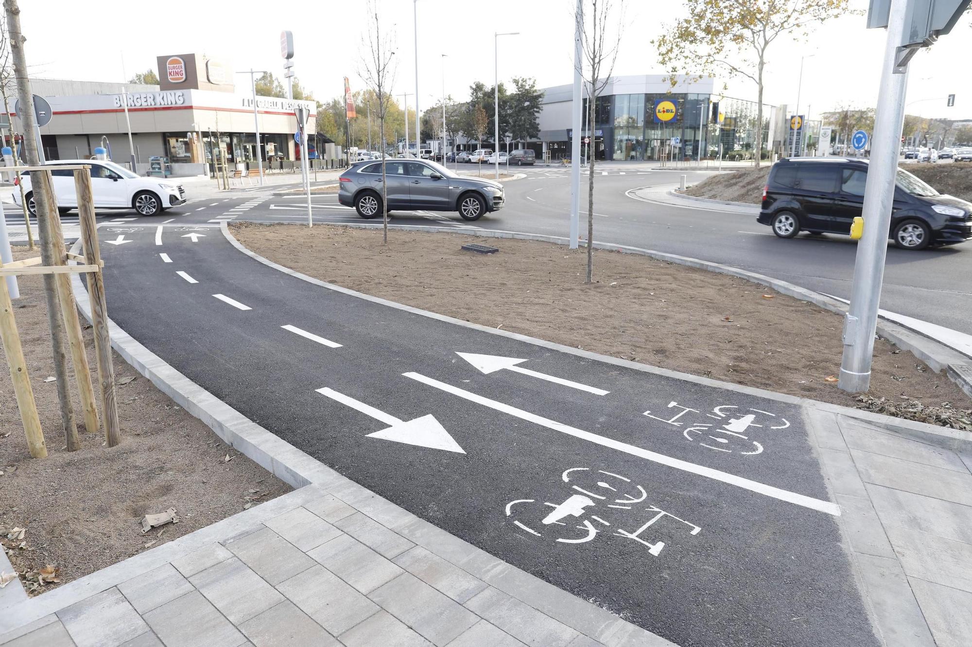 El nou cariil bici de la plaça de Salt