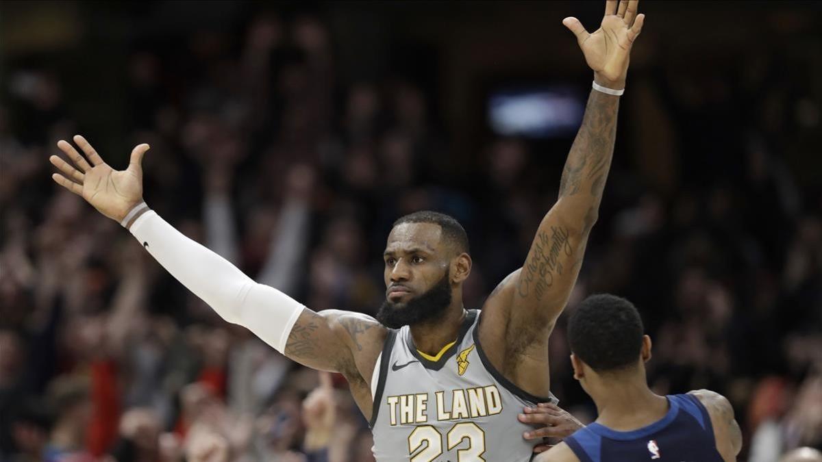 LeBron James celebrando la canasta de la victoria