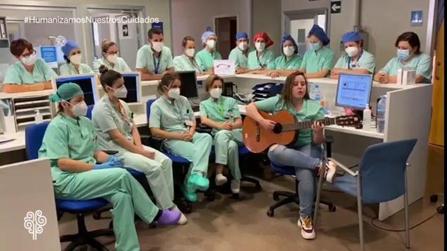 La canción de Inma, una sanitaria de urgencias del Hospital de Torrevieja que homenajea a sus pacientes y compañeros