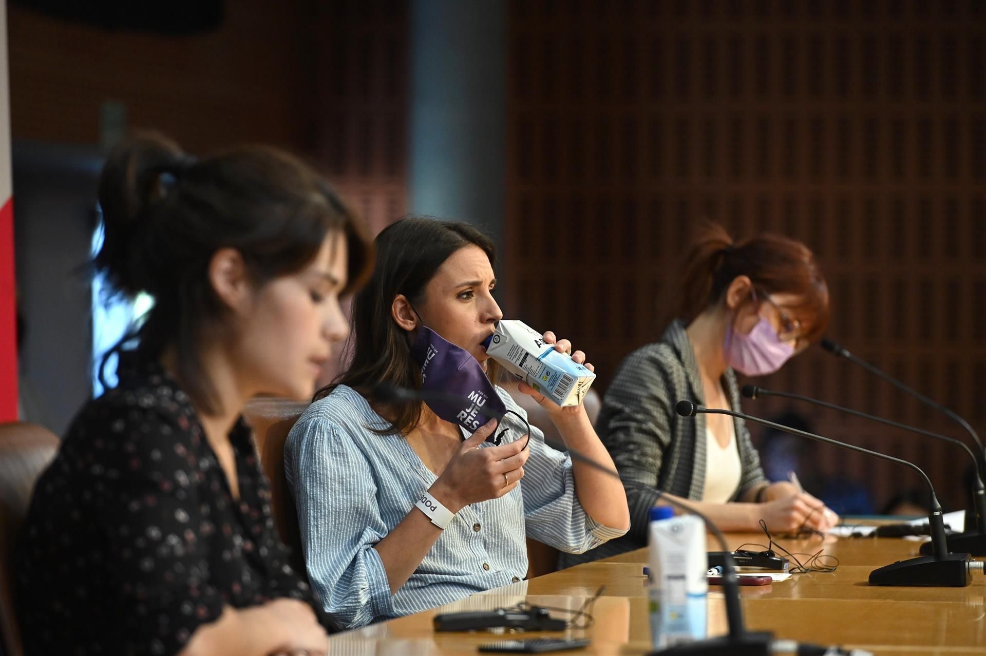 Isa Serra e Irene Montero en la Universidad de Otoño de Podemos