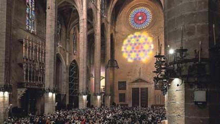 Das Licht-Phänomen der magischen Acht in der Kathedrale.