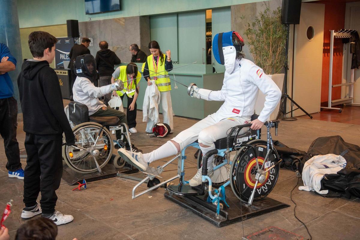Enki reúne a 500 estudiantes de 14 centros de A Coruña para conocer el deporte inclusivo