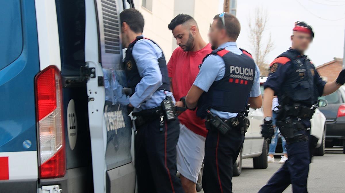 zentauroepp43522674 pla obert del moment en qu els mossos d esquadra s emporten180528093905 zentauroepp43522674 pla obert del moment en qu els mossos d esquadra s emporten180528093905