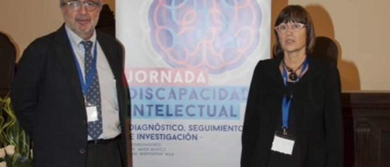 Los científicos Montserrat Milá y Javier Benítez.