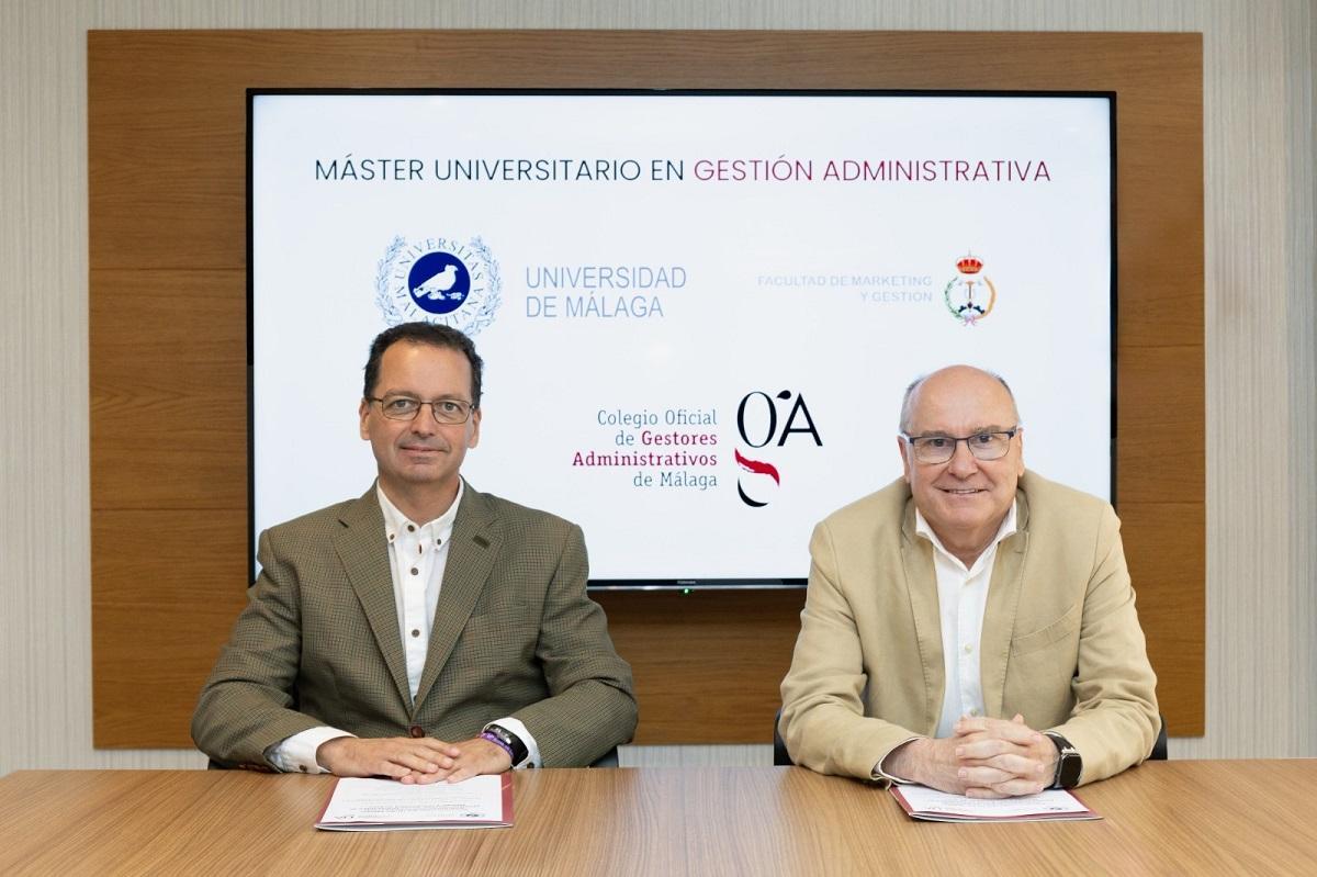 Daniel Quijada y Benjamín del Alcázar, en la firma del acuerdo.