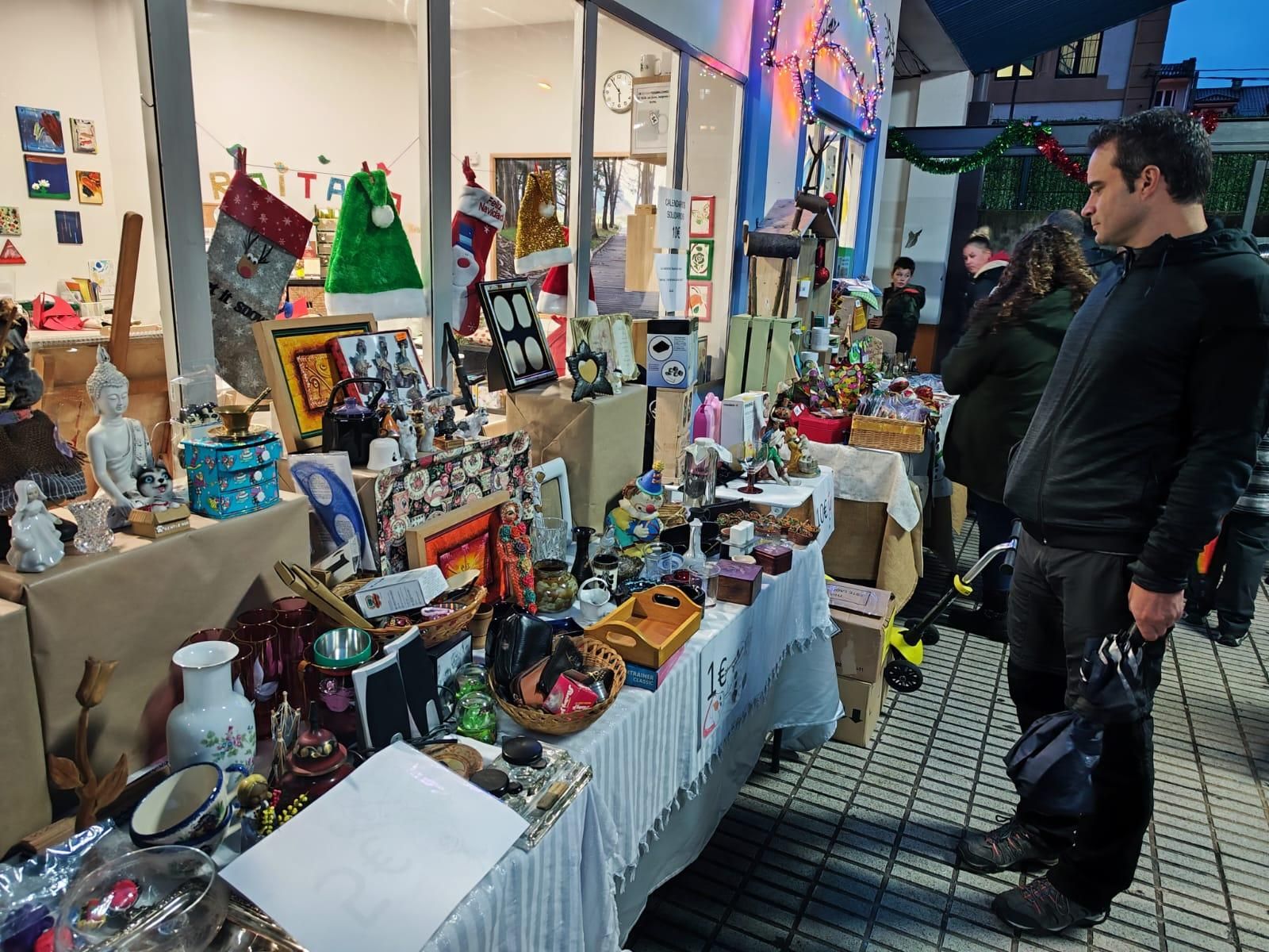 Música, talleres y un sinfín de productos: Raitana inaugura su mercadillo solidario