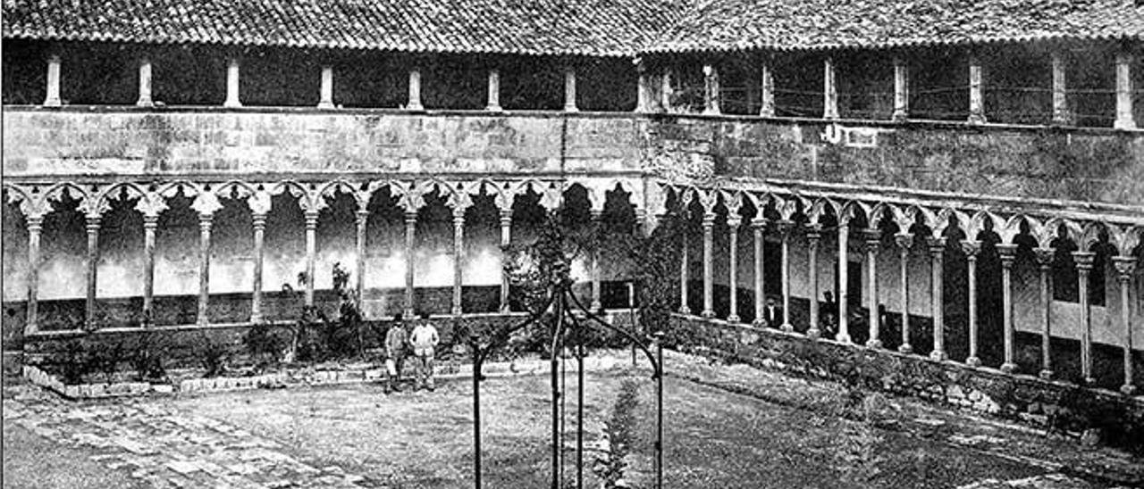 Foto anterior a 1880 del claustro de Sant Francesc.