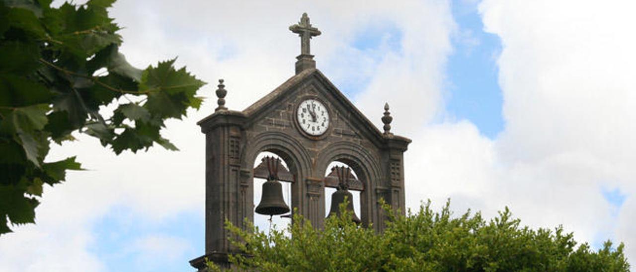 Un reloj y dos campanas para Firgas