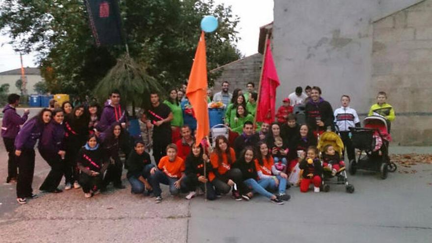 Chupinazo y eufórico desfile de peñas en Torregamones