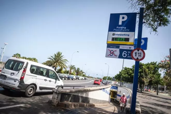 Santa Cruz obliga al ‘parking’ de la plaza de España a rebajar su tarifa en casi un 40%