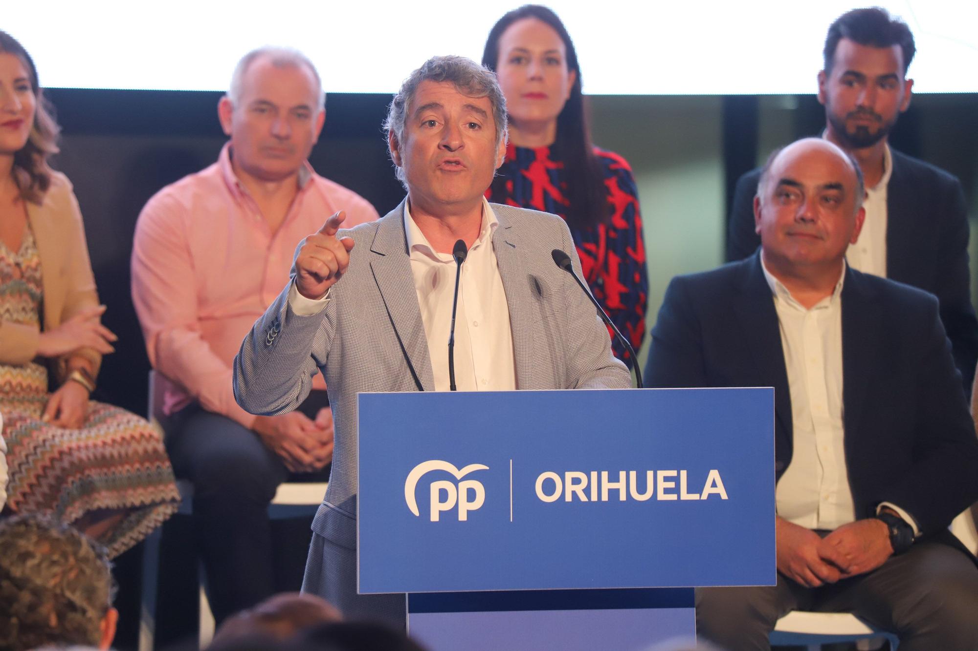 Lorente y Bascuñana arropan en Orihuela a Vegara en un acto con polémica por no ajustarse al horario