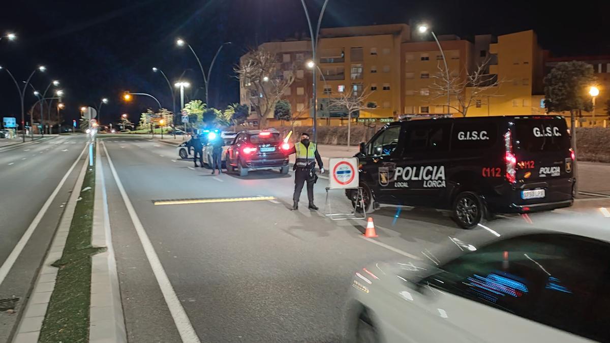 Agentes de la Policía Local en un control en la ciudad.